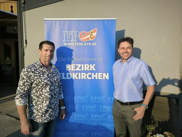 Stadtrat Helmut Kraßnig (l.) mit Bezirksobmann, Landtagsabgeordneten, Bürgermeister Dietmar Rauter  | Foto: FPÖ Feldkirchen