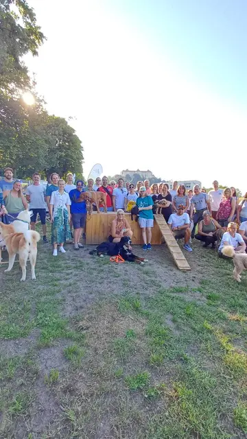 Gemütlicher Ausklang bei der Eröffnungsfeier der Hundefreilaufzone. | Foto: Stadtgemeinde Neulengbach