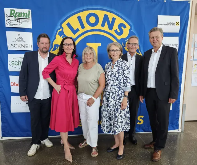 Rainer Lehermayr, Erika Merta, Bürgermeisterin Daniela Durstberger, Gabriele Zellinger, Franz Steinberger und Heinz Haselbauer (v. l.).


 | Foto: Lions Club Lichtenberg-GIS