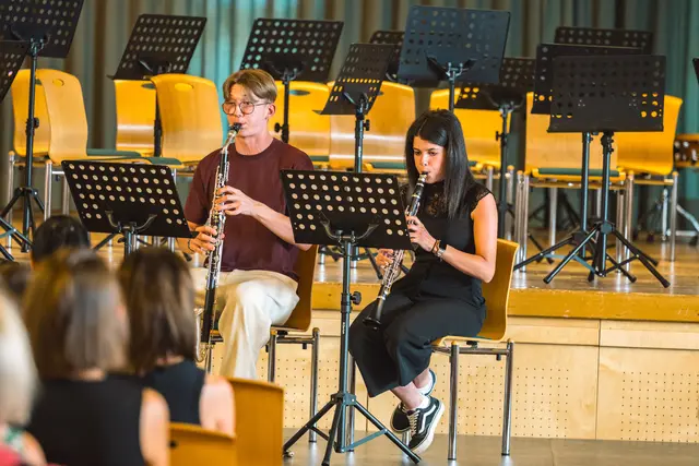 Maximilian Halder am Bassetthorn und Marie-Christin Halder an der Klarinette  | Foto: Pernsteiner