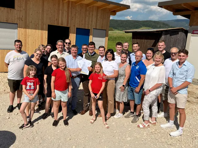 Oberhalb des Sportplatzes Guttaring befindet sich ein Platz, der in den Wintermonaten traditionell als Eislaufplatz genutzt wird. Um die Fläche künftig ganzjährig verwenden zu können, wird sie derzeit umgestaltet. | Foto: Büro Gruber/Gamper