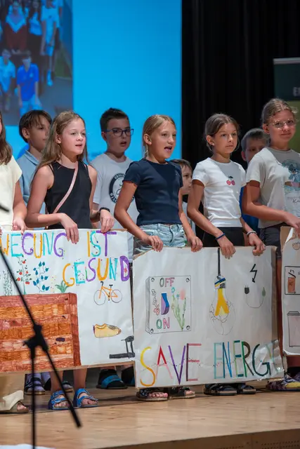 Klimaschutz im Schulalltag: Bei der großen Abschlussveranstaltung in der Ottersbachhalle präsentierten rund 200 Schülerinnen und Schüler ihre Ergebnisse.