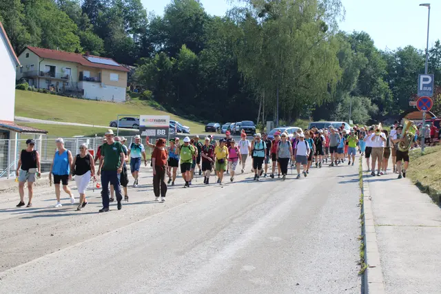 Die Laune auf den 7,5 Kilometern war gut, auch dank der Begleitung des LipiKlangs. | Foto: René Lederer