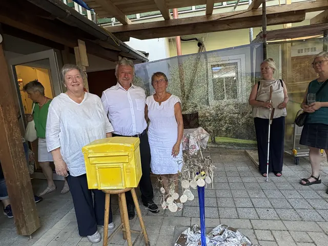 Teamleiterin Renate Prasch (l.), Hospizpate LAbg. a.D. Hubert Lang und Teamleiterin-Stv. Helga Lechner (r.).  | Foto: KK