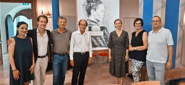 Bei der Vernissage: Jasmin Karnutsch (KBB), Musiker Simon Stadler, Autor Heiner Hammerschlag, Künstler Manfred Bockelmann, LH-Stv. Anja Haider-Wallner, Klaudia Fritz (KBB) und Dieter Szorger (KBB, von links). | Foto: Kulturbetriebe Burgenland