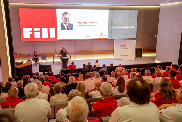 Landesgeschäftsleiter-Stellvertreter Thomas Märzinger richtete seine Gruß- und Dankesworte aus. | Foto: RK Ried/ Simharl