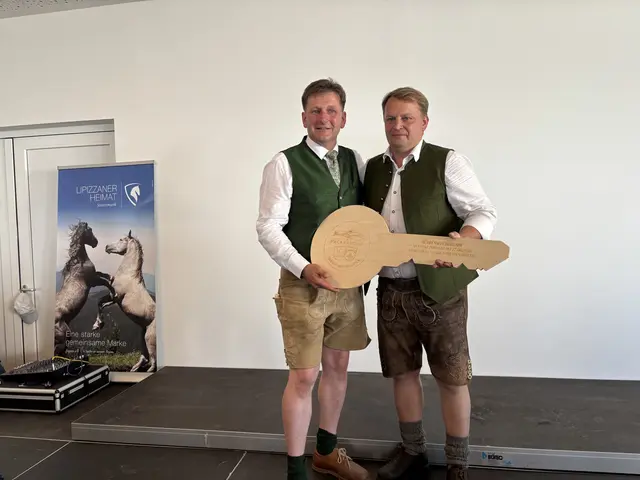 Offizielle Schlüsselübergabe von Markus Prettenthaler an Franz Preitler | Foto: MeinBezirk/Harald Almer