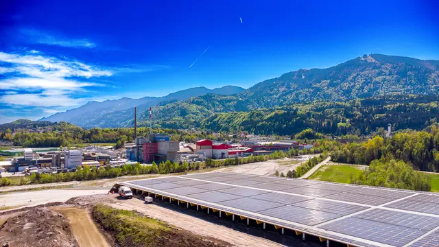 Auf der Photovoltaikanlage der ABRG wird auf der ehemaligen Deponiefläche sauberer Sonnenstrom erzeugt. | Foto: ABRG