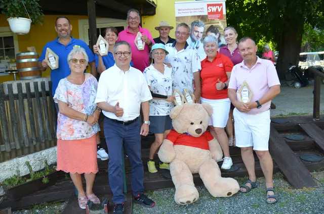 Alfred Schwarz, SWV NÖ-Vizepräsidentin Monika Retl, Astrid Schwarz, SWV NÖ-Präsident KommR Thomas Schaden, Thomas Unger, Alois Kerschbaumer, Elisabeth Eder, Christian Eder, Organisatorin SWV NÖ-Vizepräsidentin Martina Klengl und LA Doris Hahn, sowie Thomas Zeiler. | Foto: SWV NÖ