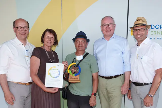 Große Bühne für großes Engagement: Beim Forum Dorf &amp; Stadt in Höflein wurden mehr als 100 Dorfheldinnen und Dorfhelden aus ganz Niederösterreich ausgezeichnet. | Foto: NÖ Dorf- und Stadterneuerung