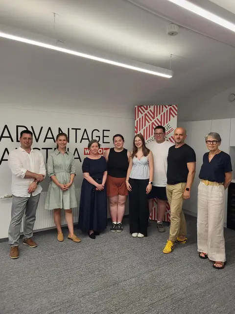 Nándor Szontág, Claudia Angermayr (beide Außenwirtschaft Budapest), Monika Dosa (Österreich Werbung), Isabel Warnung, Zoe Brenner, Thomas Höllerer, Peter Szedlak (Österreich Werbung) und Gabriele Lukesch. | Foto: BHAK BHAS Horn