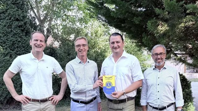 v.l.n.r.: Stefan Breitwieser (scheidender Sekretär), Christoph Doppler (scheidender Präsident), Florian Hippesroither (neuer Präsident) und Hans-Georg Börtlein (neuer Sekretär). | Foto: Lions Club Hausruck