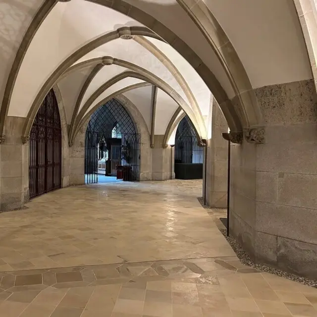Auch in Kirchen ist es angenehm kühl – etwa in der Krypta des Linzer Mariendoms. | Foto: Diözese Linz