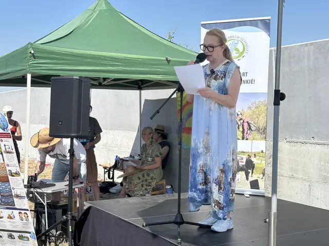 Die mehrfach ausgezeichnete Schauspielerin, Dorottya Udvaros sprach beim Sommerfest über die historische Bedeutung der Grenzöffnung 1989. | Foto: Dorottya Fejes/MeinBezirk