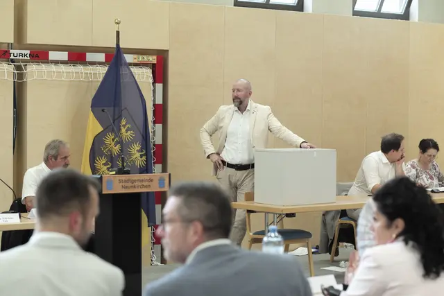 Ex-Vize Markus Berlosnig an der Wahlurne. | Foto: Santrucek