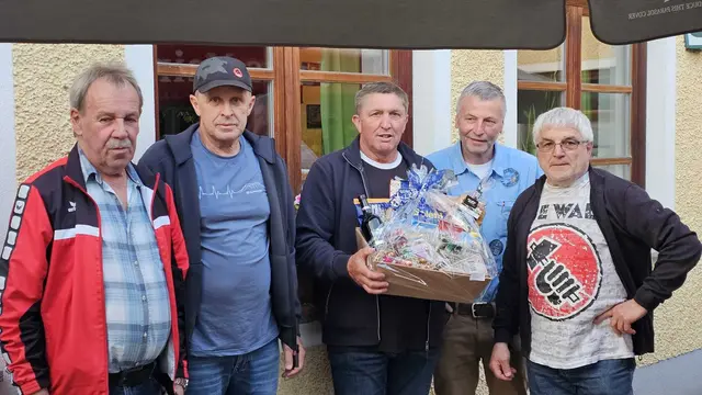 Als außerordentliches Mitglied wird Erich der Schiedsrichtergruppe Mühlviertel weiterhin erhalten bleiben. | Foto: SR-Gruppe MV Dietmar Sitz