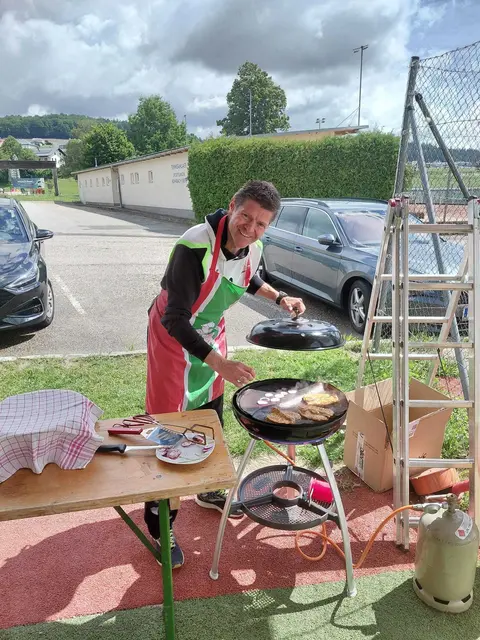 Die Kulinarik kommt am Beachvolleyball-Platz nicht zu kurz.  | Foto: Reischl