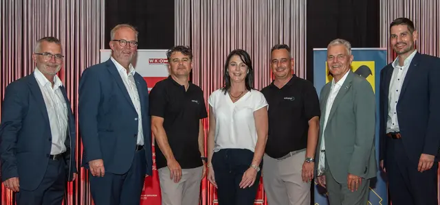 Von links: Thomas Denk, Christian Naderer, Michael Schramm, Romana Lauritz, Georg Schramm, Leo Jindrak und Markus Piringer. | Foto: Roman Gutenthaler Photography