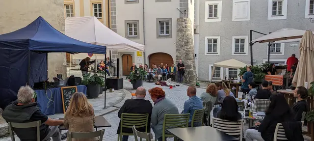 Der Pfarrplatz in Freistadt wird zur Bühne für Musiker. | Foto: Café Figo