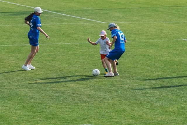 Highlight: Die Kinder spielten in ihren Mannschaften gegen ihre Eltern | Foto: Pernsteiner