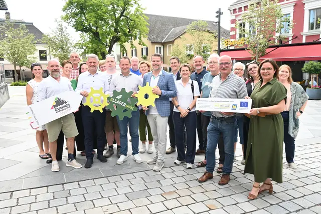 Gemeindevertreterinnen und -vertreter der Eisenstraße sowie Nationalratsabgeordneter Andreas Hanger bei der #LEADERwirkt Tour in Purgstall an der Erlauf | Foto: eisenstrasse.info