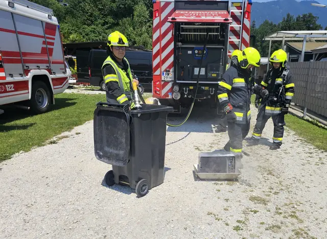 Auf einem Campingplatz am Vassacher See brannte eine PV-Speicherbatterie. | Foto: HFW Villach
