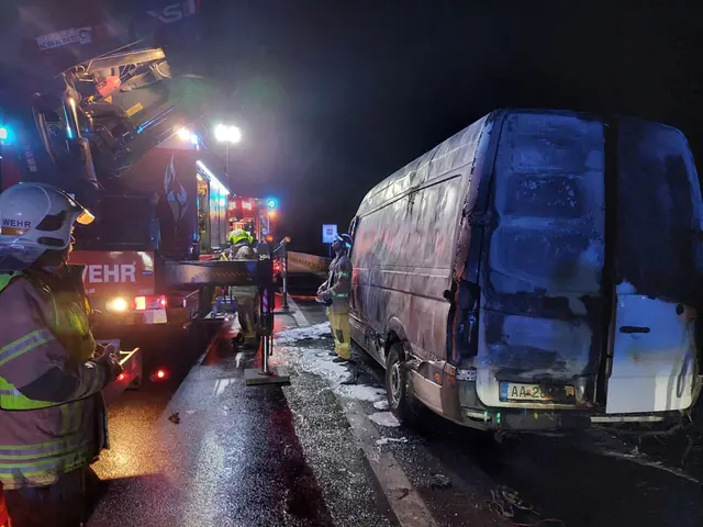 Löscharbeiten auf der A1 | Foto: FF Pressbaum und Wolfsgraben