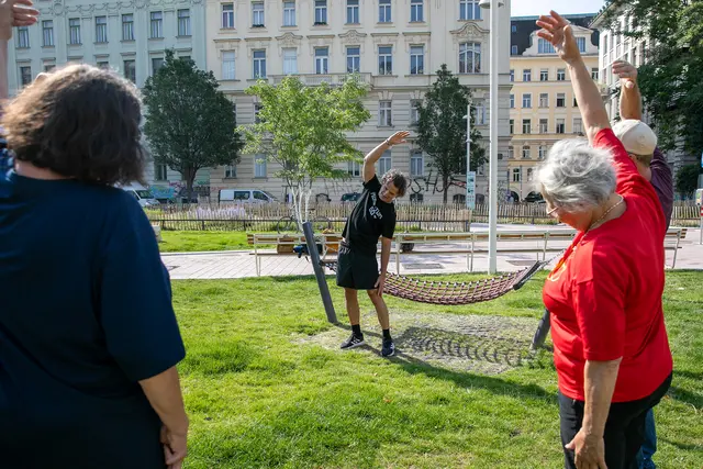 Das kostenlose Outdoor-Training richtet sich in erster Linie an Menschen ab 60 Jahren, steht aber allen Interessierten, also auch "jüngeren Semestern", offen. | Foto: BV6