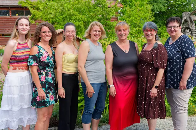 Emma Wagner, Claudia Wimmer, Lara Fraißl, Petra Mader, Manuela Heuing, Anita Talamas-Engel und Carola Wögerer (v.l.)
 | Foto: PBZ Waidhofen/Thaya
