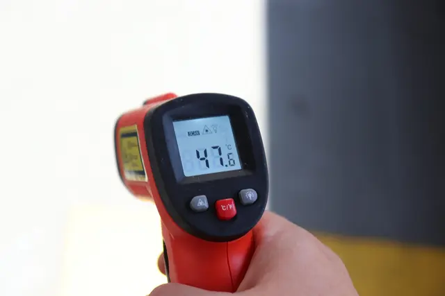 Der Körper kann dann seine eigene Temperatur nichtmehr regulieren und die Körpertemperatur steigt auf über 40 Grad Celsius an.  | Foto: pixabay / InfoTimisoara