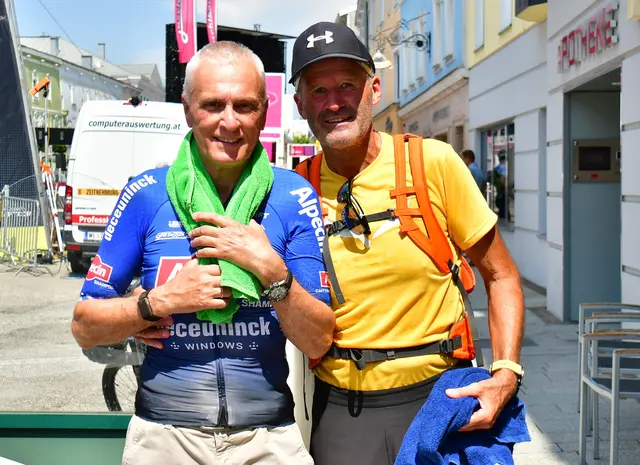 Vater und Freunde fiebern mit