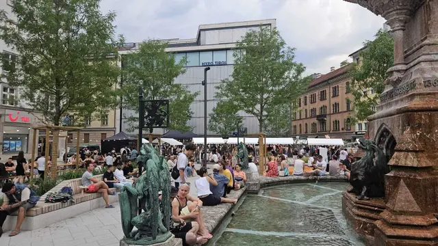 Großes Interesse für Naturwein am neugestalteten Bozner Platz. | Foto: IAI