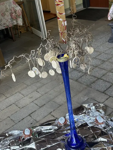 Pusteblumen aus Ton – ein Teil der gemeinsamen Arbeit. | Foto: KK