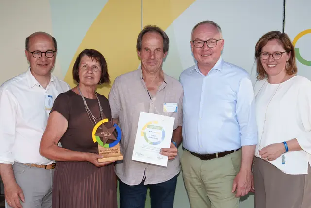 St. Bernhard-Frauenhofen: Präs. Johannes Pressl, Obfrau Maria Forstner, Dorfheld Josef Brandner, LH-Stv. Stephan Pernkopf und Bürgermeisterin Gabriele Kernstock. | Foto: Josef Bollwein