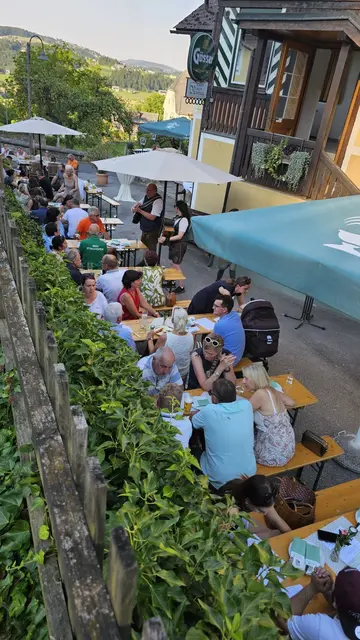 Zahlreiche Gäste lockte das Geburtstagfest an. | Foto: Rössl
