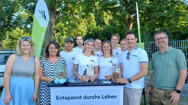 Bei der Eröffnung standen die Hundetrainerinnen und Hundetrainer von "Hundeflo" bereit. | Foto: Stadtgemeinde Neulengbach