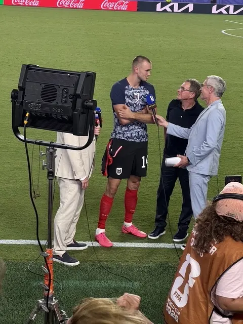 Der Torschütze zum 3:3 gegen Algerien, Sasa Kalajdzic (links), und Coach Ralf Rangnick im Interview. | Foto: Mayr