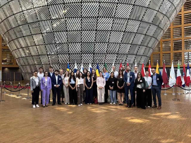 25 Studierende der Universitäten Innsbruck, Bozen und Trient nahmen am Intensivprogramm der EuregioBrusselsSchool in Brüssel teil und erhielten Einblicke in zentrale EU-Institutionen sowie die internationale Politik. | Foto: Euregio