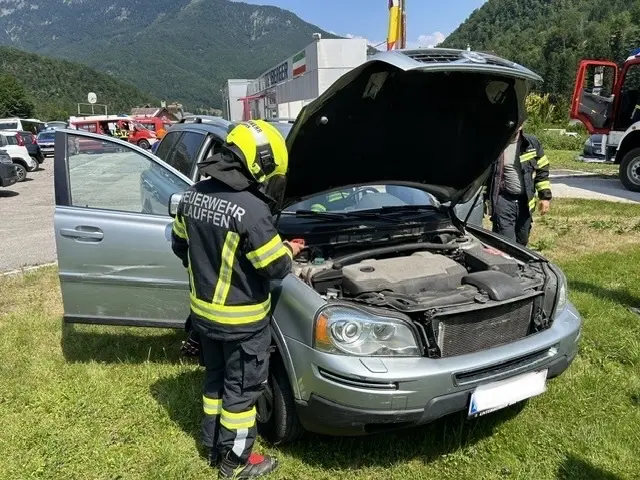 Ein Pkw-Brand auf der B145 sorgte am Vormittag des 29. Juni für einen Feuerwehreinsatz. | Foto: ff-badischl.at