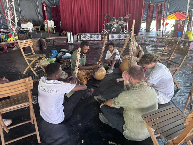 Beim Ngoni-Workshop mit Adama Dicko, konnten die Besucherinnen und Besucher in westafrikanische Klänge eintauchen. | Foto: Rosenberger Victoria
