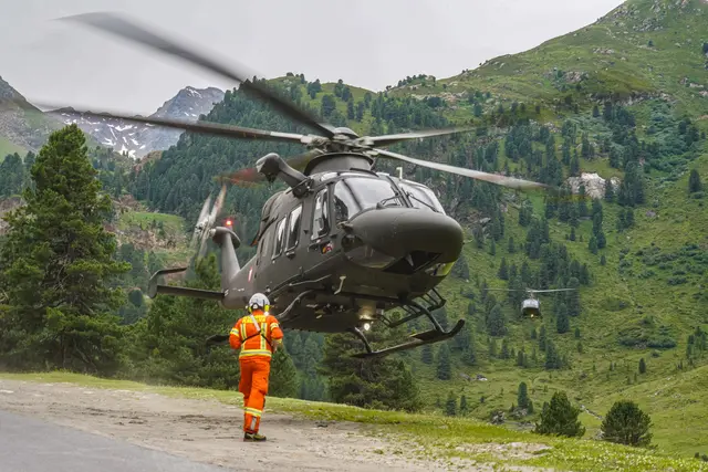 Mithilfe der vier Hubschrauber konnten alle rund 250 Gäste ausgeflogen werden. | Foto: Bundesheer/Hansjörg Raggl