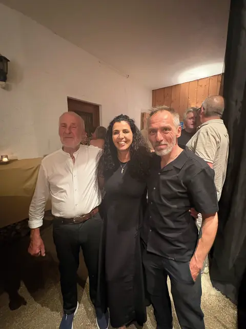 30 Jahre Theatergruppe Oberhofen: Hausherr Hermann Föger, Obfrau Tamara Baumann und Tiroler Kultregisseur Markus Plattner. | Foto: Theatergruppe Oberhofen