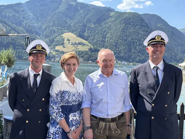 Kapitän Norbert Mayr, Landtagspräsidentin Brigitta Pallauf, Vorstand der Schmittenhöhebahn AG Erich Egger und Kapitän Fritz Gassner. | Foto: MeinBezirk
