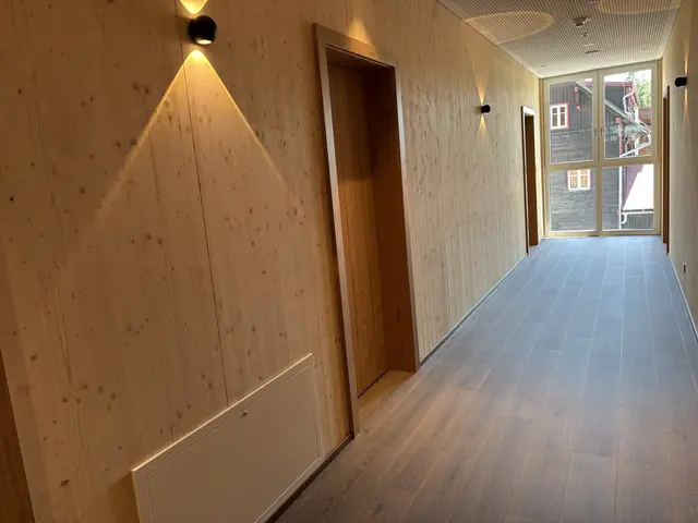 Das Gebäude besticht durch viele Elemente aus Holz. | Foto: MeinBezirk/Harald Almer
