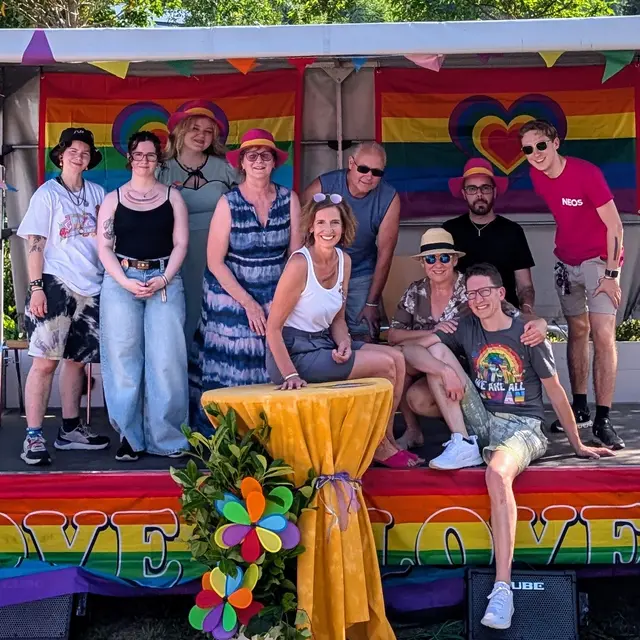 In Pressbaum ließen die NEOS den "Pride Month" mit einem großen Regenbogen-Fest ausklingen. | Foto: NEOS Pressbaum