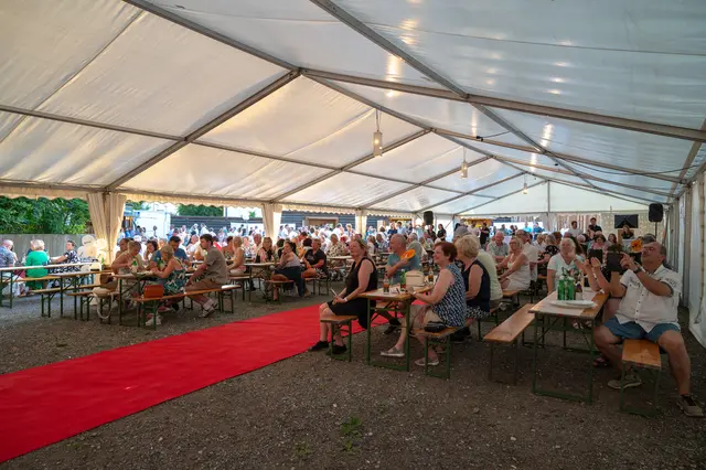 Volles Festzelt | Foto: Farbe & Wohnen Müllner
