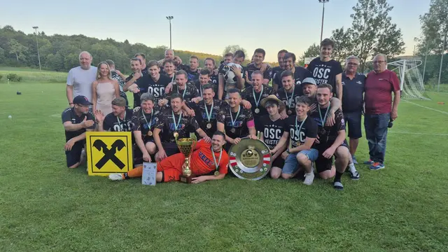 Titel 2026: Der FC Dörfla ist nach 1997, 2012, 2013 und 2015 zum fünften Mal Oststeirercup-Meister.