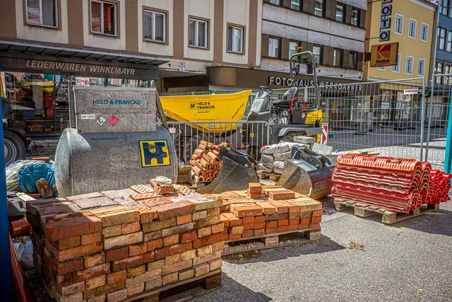 Großbaustelle Kaiser-Josef-Platz: Die Stadt Wels meldet den planmäßigen Fortschritt der Sanierung. | Foto: Stadt Wels