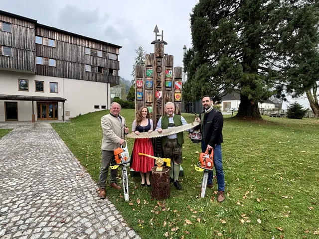 Bgm. Johann Fugger (Glödnitz), FAST-Leiterin Anna-Sophie Pirtscher, Obmann Günter Sonnleitner, Bgm. Peter Grabner (Metnitz; v.l.) | Foto: MeinBezirk