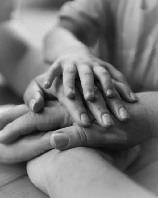 Der Bedarf an Begleitung in Krisen und Trauer wächst. Ein Beispiel dafür ist die deutlich gestiegene Nachfrage nach dem Bildungsangebot „Hospiz macht Schule“ nach dem Amoklauf in Graz. | Foto: unsplash / Lucas Dalamarta